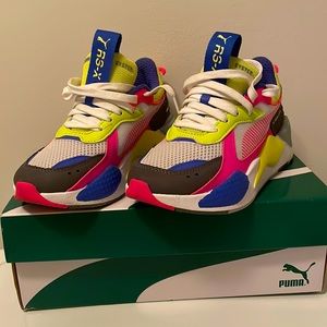 Womens puma sneakers size 6